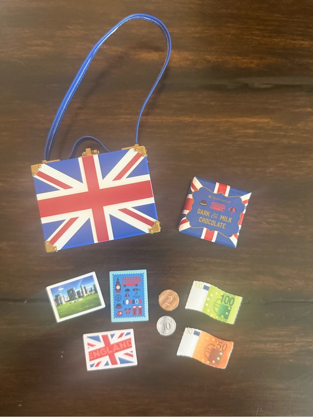 American Girl World Traveler in England PLUS English Souvenir Set - Picture 6 of 8